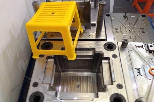 注塑模具加工中模具原理及組成要點(diǎn)有那些呢？