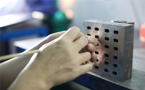 科翔模具_(dá)塑料模具注塑加工廠生產(chǎn)abs注塑件怎么才能增加光亮度？